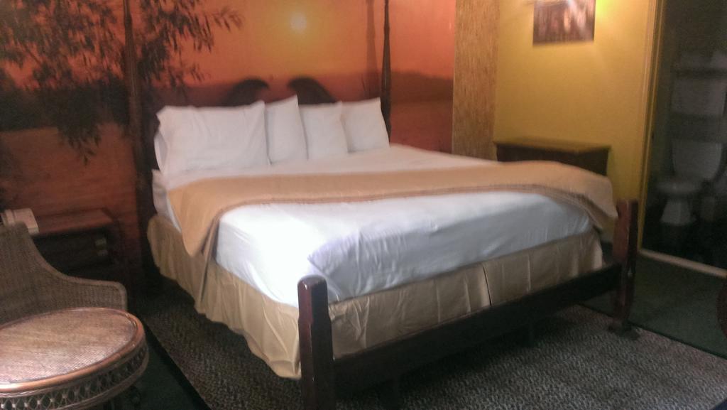 Branford Motel Room photo